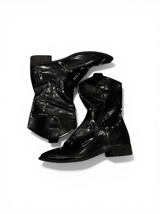 Safety pin heels